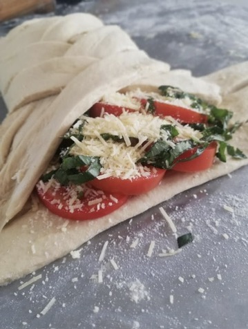 Pan de tomate en proceso